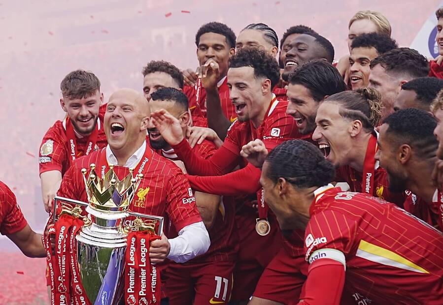 Liverpool slaví titul v ročníku 2024–25 Liverpool slaví titul v ročníku 2024–25