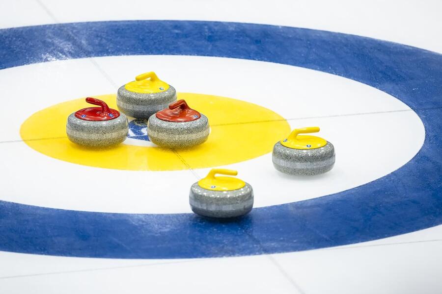 Curling, kameny na hracím poli během Mistrovství světa