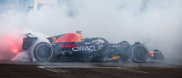 Max Verstappen slaví vítězství ve Velké ceně Abu Dhabi F1