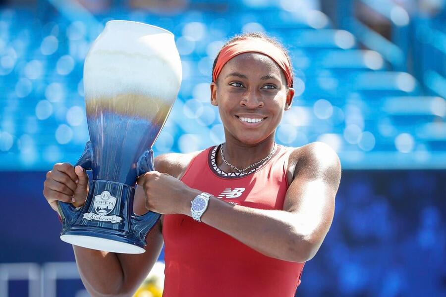 Coco Gauff loni ve finále tenisového turnaje WTA Cincinnati porazila Karolínu Muchovou