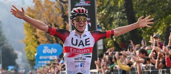 Cyklistika, UCI World Tour, Tadej Pogačar se raduje z vítězství na Il Lombardia - Okolo Lombardie, Itálie