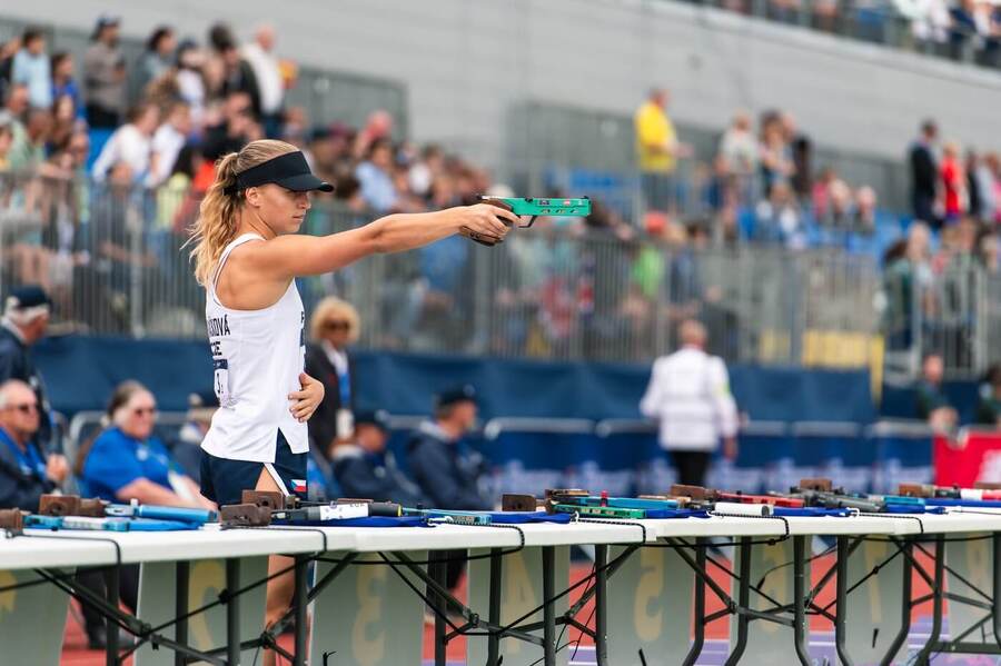 Moderní pětiboj, Lucie Hlaváčková během Mistrovství světa, střelba z laserové pistole