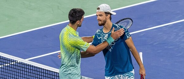Tenis, ATP, Tomáš Macháč a Novak Djokovič na turnaji v Dubaji