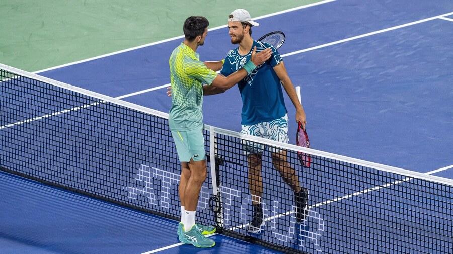 Tenis, ATP, Tomáš Macháč a Novak Djokovič na turnaji v Dubaji