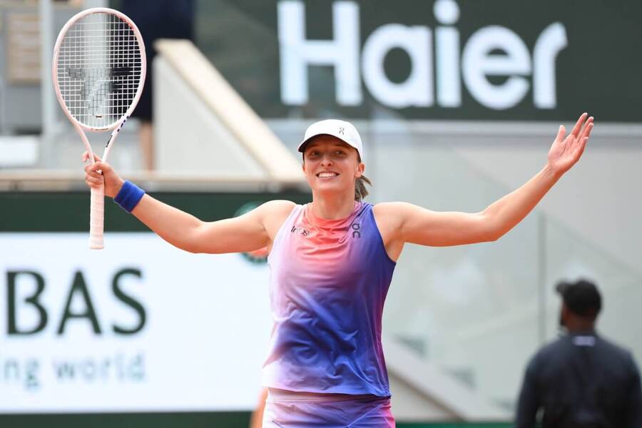 Tenis, WTA, Iga Swiatek se raduje z postupu ve čtvrtfinále Roland Garros, French Open