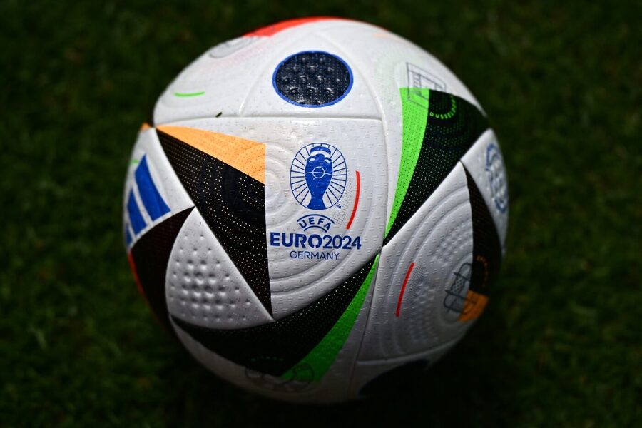 Fotbal, Mistrovství Evropy, EURO, oficiální míč Fussballliebe od Adidasu