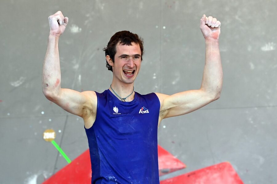 Sportovní lezení, Adam Ondra se raduje po boulderingu na SP v Praze
