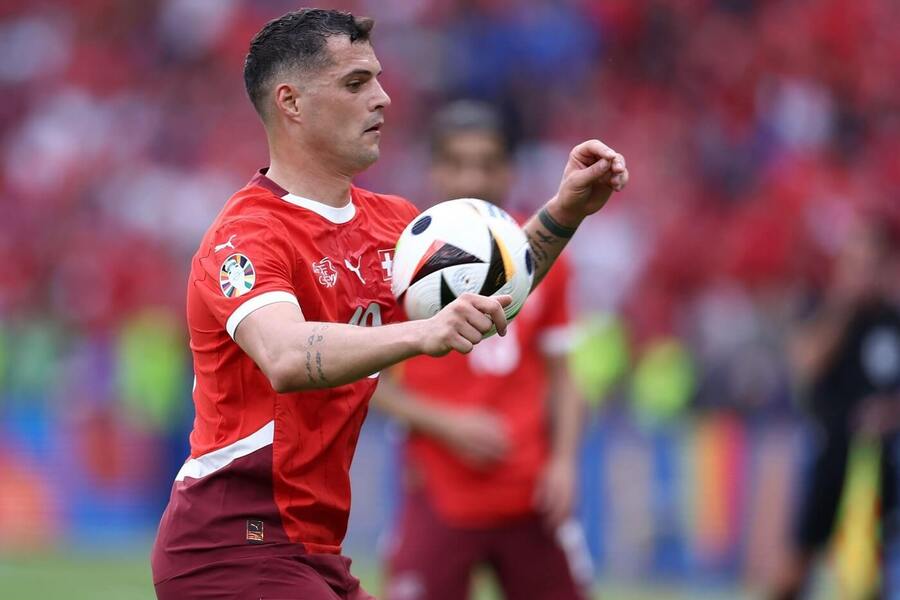 Švýcarský záložník Granit Xhaka hraje celou sezonu v excelentní formě - v Leverkusenu i v reprezentaci