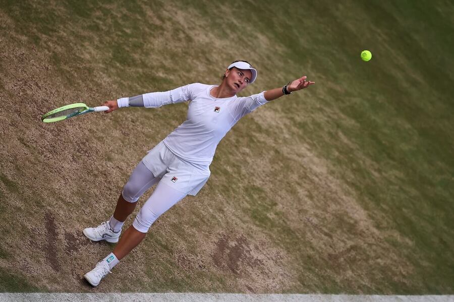 Česká tenistka Barbora Krejčíková během Wimbledonu 2024 v Londýně, kde si dnes zahraje osmifinále