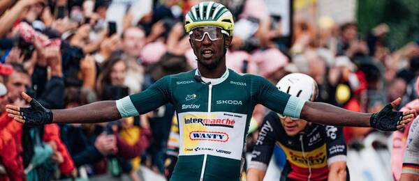Eritrejský sprinter Biniam Girmay už vyhrál dvě etapy na Tour de France 2024