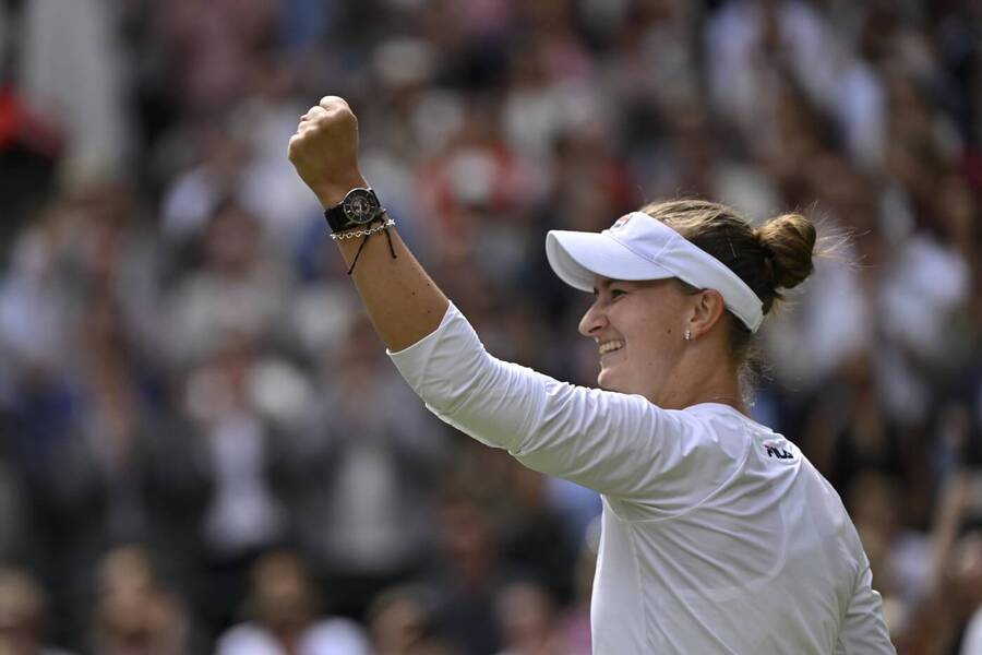 Barbora Krejčíková na Wimbledonu 2024 slaví postup do semifinále ženské dvouhry, dnes ji vyzve Elena Rybakina