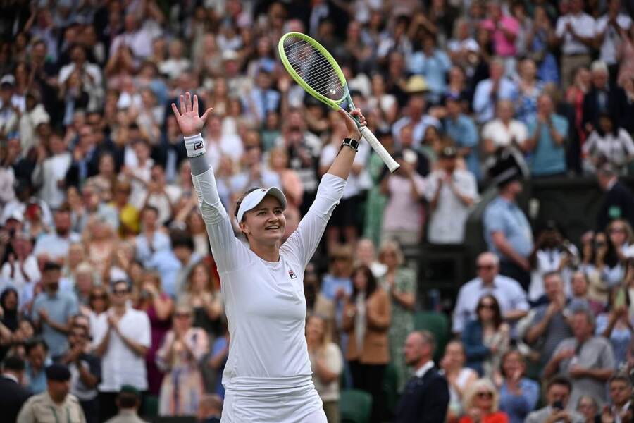 Barbora Krejčíková slaví postup do Wimbledonu