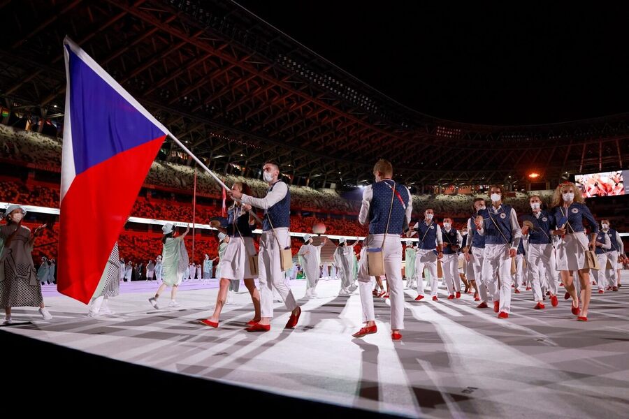 Českými vlajkonoši na LOH 2020 v Tokiu byli Tomáš Satoranský a Petra Kvitová. Kdo ponese českou vlajku na Letní olympiádě 2024 v Paříži?