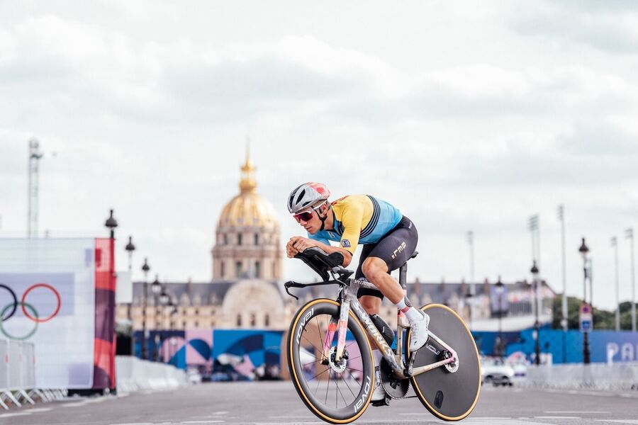 Belgický mistr světa Remco Evenepoel si v Paříži projíždí olympijskou trať pro časovku