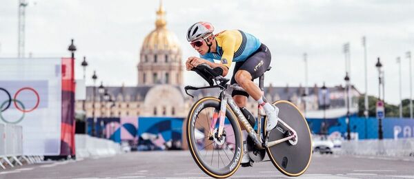 Belgický mistr světa Remco Evenepoel si v Paříži projíždí olympijskou trať pro časovku