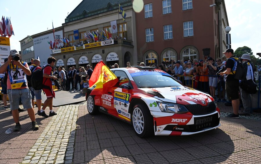 Španělský jezdec Elfran Llarena na startovním ceremoniálu Barum Rally Zlín