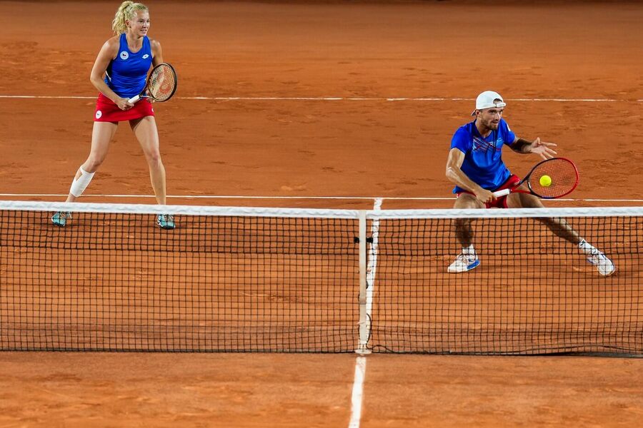 Kateřina Siniaková a Tomáš Macháč dnes budou hrát o olympijské zlato ve smíšené čtyřhře