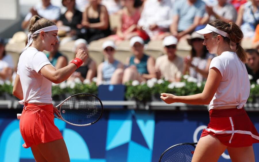 Tenis, Olympiáda Paříž 2024, Karolína Muchová a Linda Nosková v semifinále čtyřhry žen, dnes si v Paříži zahrají o bronz proti Španělka Bucsa/Sorribes Tormo