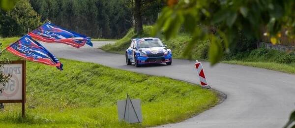 Barum Rally Zlín, příjezd do vracáku v obci Hvozdná na RZ Březová