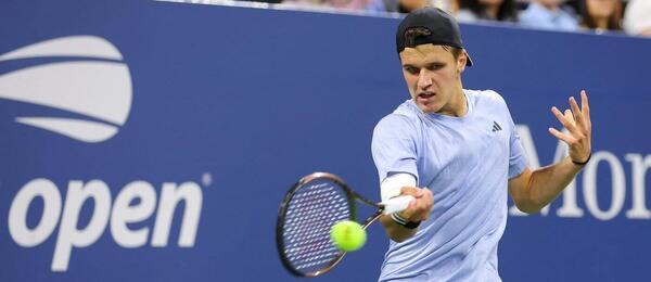 Český tenista Jakub Menšík v utkání třetího kola loňského US Open. Dnes Menšíka v 1. kole US Open 2024 vyzve Félix Auger-Aliassime