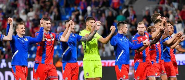 Hráči Viktorie Plzeň slaví vítězství v prvním utkání proti Hearts