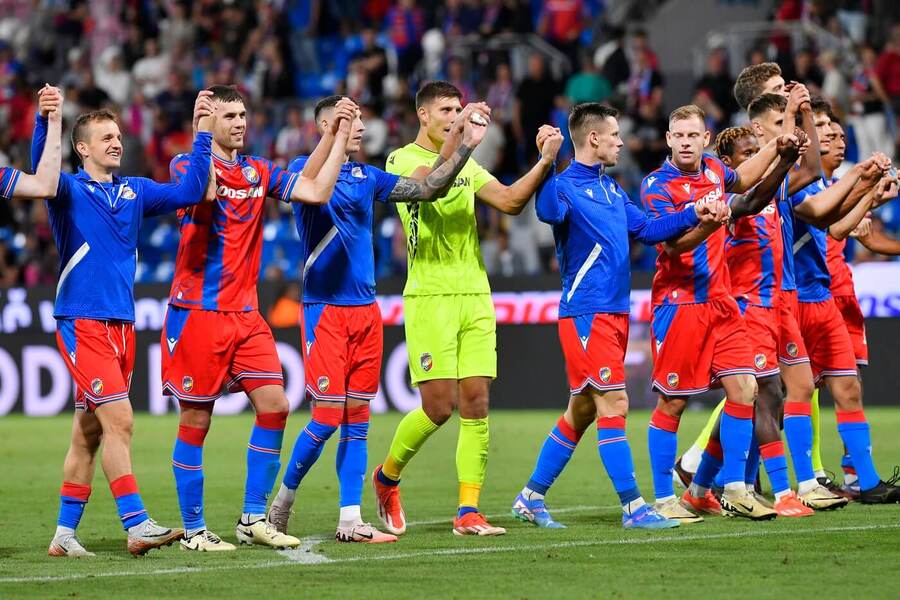 Hráči Viktorie Plzeň slaví vítězství v prvním utkání proti Hearts