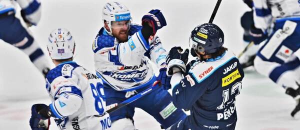 Hokej, extraliga - Kometa Brno vs. Liberec (Rhett Holland a Jaromír Pérez)