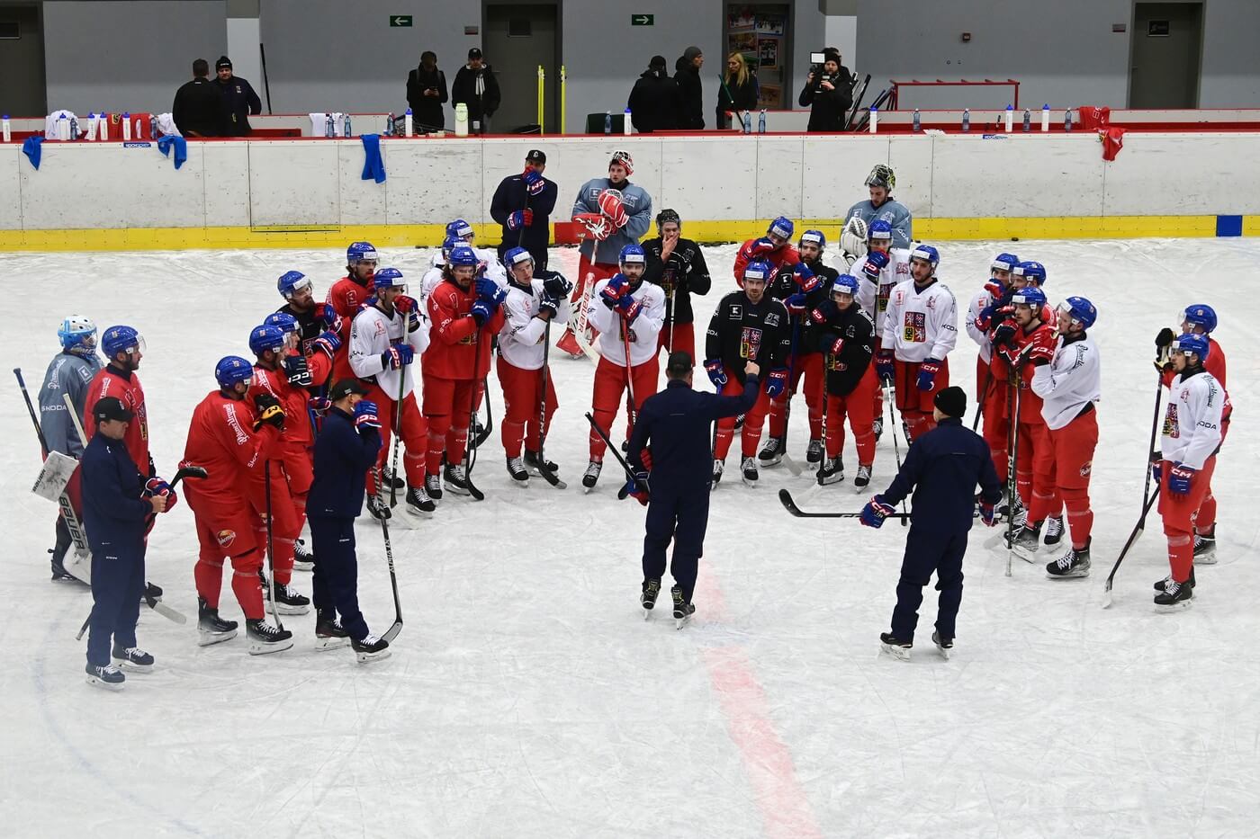 Česká hokejová reprezentace na tréninku před Karjala Cupem 2024