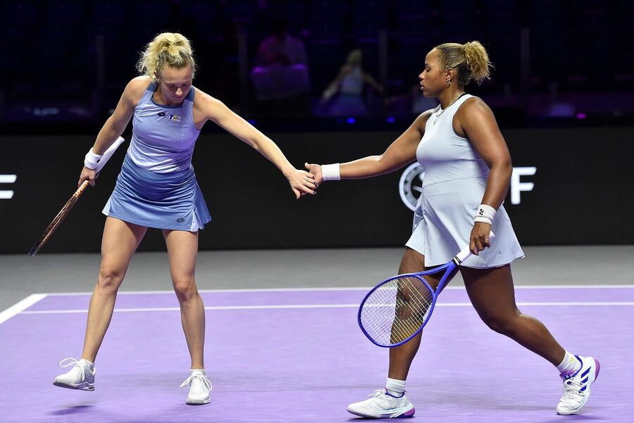 Kateřina Siniaková a Taylor Townsend v semifinále na Turnaji mistryň 2024