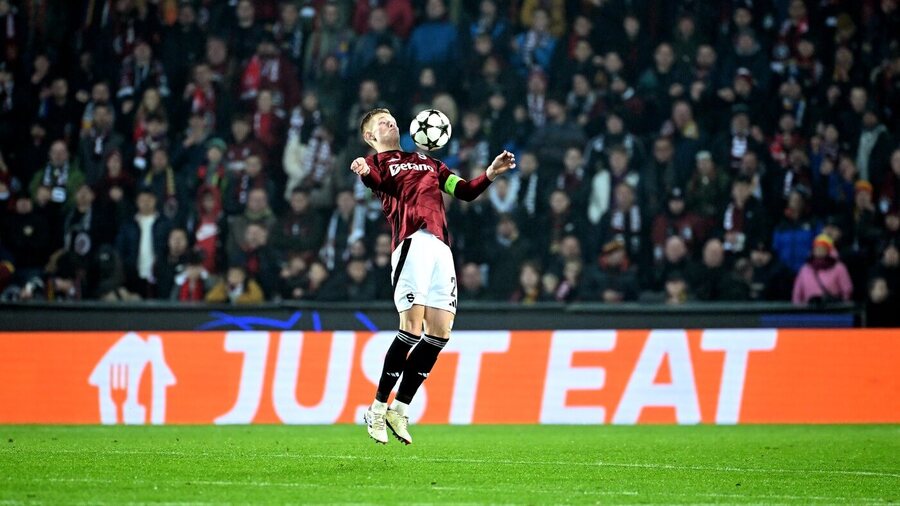 Filip Panák během zápasu s Brestem ve 4. kole ligové fáze Champions League