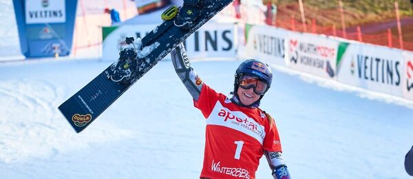 Snowboarding, Ester Ledecká se raduje z vítězství v paralelním slalomu, Winterberg, Německo