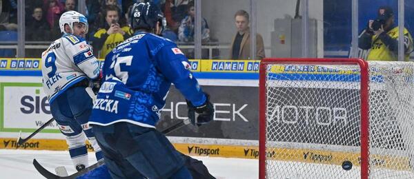 Zápas ELH, Kometa Brno vs. Plzeň, Jakub Flek z Komety právě skóruje