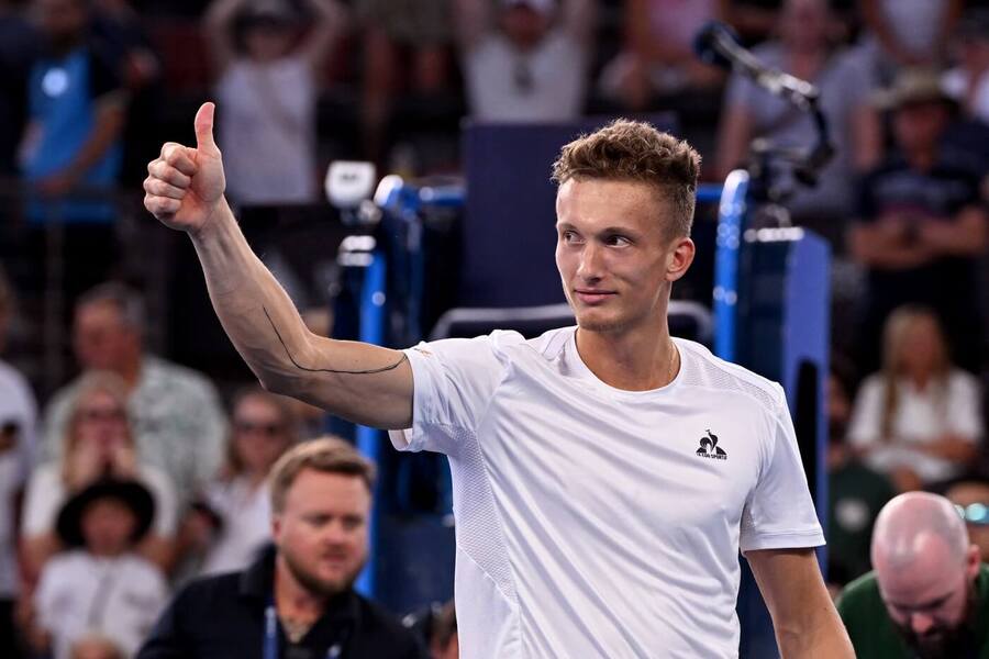 Tenis, ATP, Jiří Lehečka slaví vítězství nad Dimitrovem v semifinále, Brisbane, Austrálie