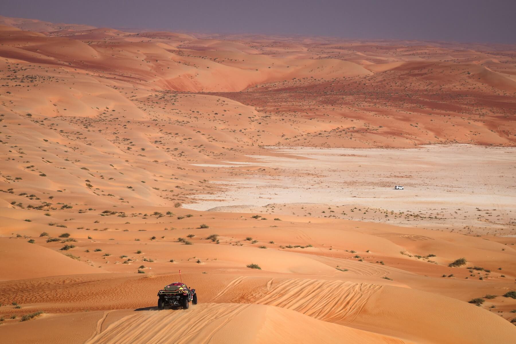 Francouzský pilot Jean-Luc Ceccaldi na trati 10. etapy Rally Dakar 2025