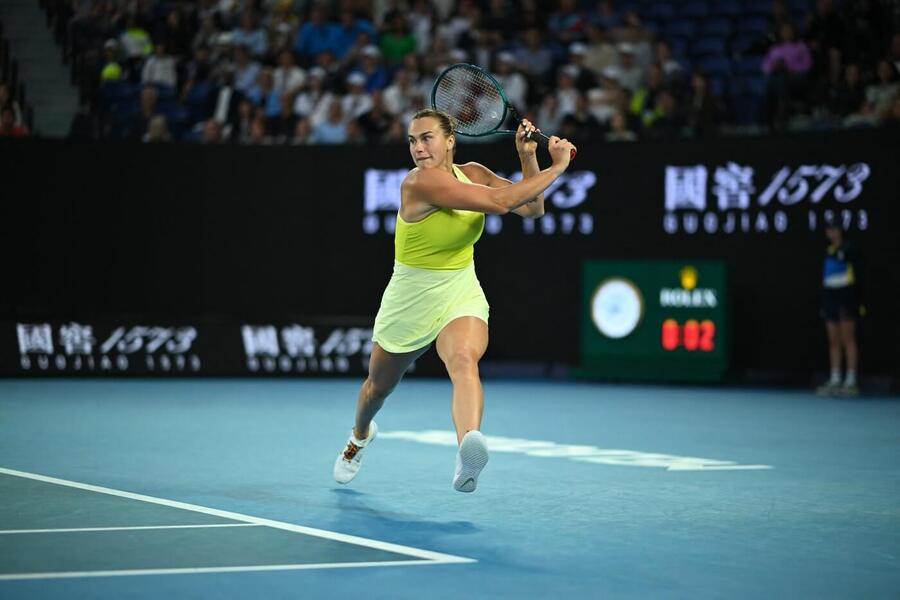 Aryna Sabalenka ve vítězném semifinále Australian Open 2025, dnes ji ve finále vyzve Madison Keys