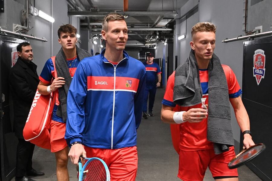 Tenis, česká reprezentace mužů při tréninku na kvalifikaci Davis Cupu 2025. Macháč a Lehečka dnes hrají dvouhru