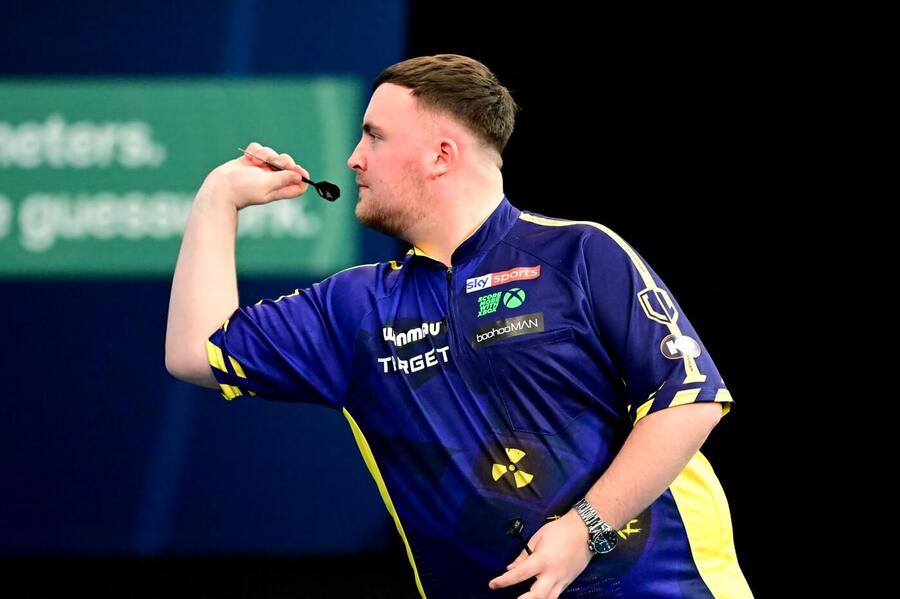 Šipky, PDC, Luke Littler během World Masters v Londýně