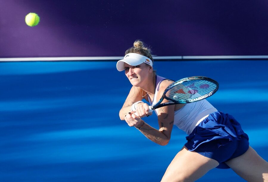 Markéta Vondroušová na loňském tenisovém turnaji v Dauhá, v Kataru má Vondroušová a další Češky hrát i dnes