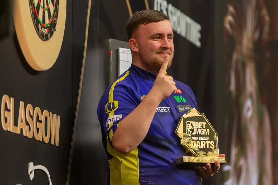 Šipky, PDC, Luke Littler s trofejí pro vítěze Premire League Night 2 v Glasgow