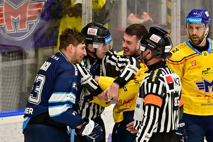 V předkole extraligy to vře, sledujte dnes hokej Liberec vs. České Budějovice živě