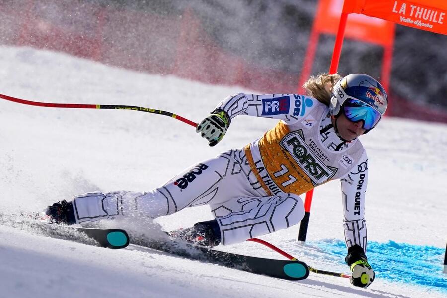 Alpské lyžování, FIS Světový pohár, Ester Ledecká při Super G v italském La Thuile