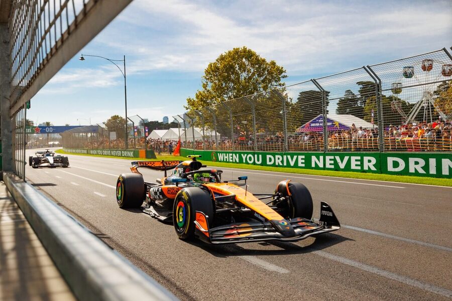 Jezdec McLarenu Lando Norris při tréninku na Velkou cenu Austrálie Formule 1 v roce 2025.