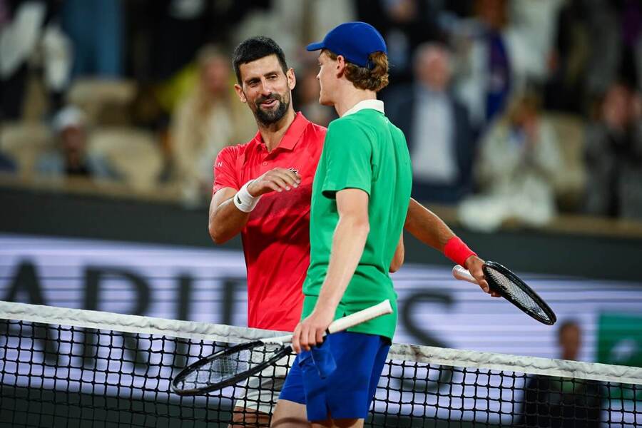 Tenis, ATP, Novak Djokovič a Jannik Sinner během Roland Garros, French Open, Paříž, grandslam Tenis, ATP, Novak Djokovič a Jannik Sinner během Roland Garros, French Open, Paříž, grandslam
