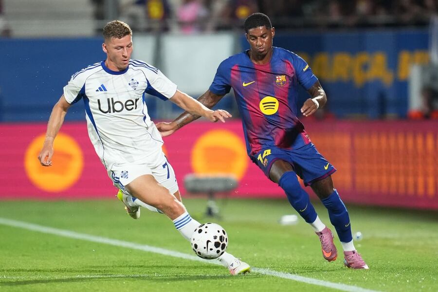 Barcelona v generálce porazila Como, vpravo na snímku jedna z posil Marcus Rashford Barcelona v generálce porazila Como, vpravo na snímku jedna z posil Marcus Rashford
