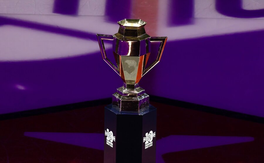 Trofej pro vítěze Ligy mistrů v hokeji (Champions Hockey League). Všechny zápasy hokejové LM lze sledovat živě a zdarma. Trofej pro vítěze Ligy mistrů v hokeji (Champions Hockey League). Všechny zápasy hokejové LM lze sledovat živě a zdarma.