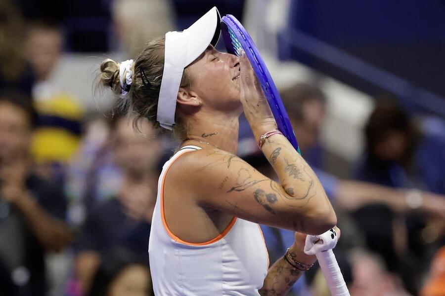 Markéta Vondroušová po postupu do čtvrtfinále US Open 2025, kde ji dnes vyzve obhájkyně titulu Aryna Sabalenka. Markéta Vondroušová po postupu do čtvrtfinále US Open 2025, kde ji dnes vyzve obhájkyně titulu Aryna Sabalenka.